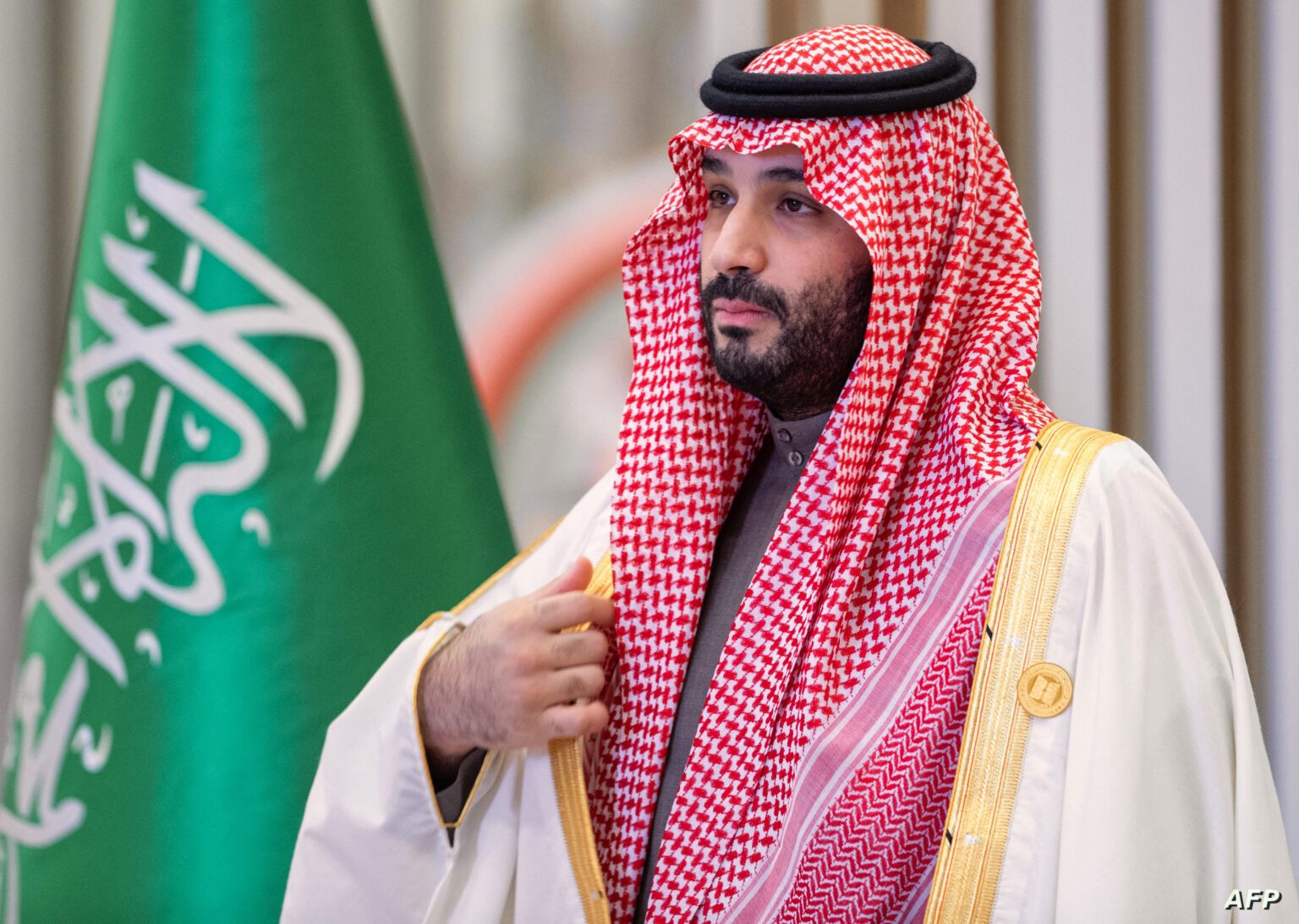 القرشي وغالية يرفعان العلم السعودي في افتتاح الألعاب البارالمبية بباريس
