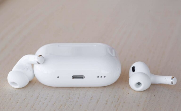 أبل تعزز تجربة AirPods بميزات ذكية: إيماءات رأس جديدة وتحكم بالكاميرا والمزيد