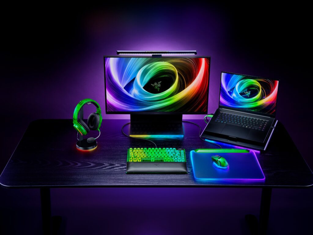 مجموعة Razer Phantom الجديدة: لوحة مفاتيح وماوس وسماعة شفافة بإضاءة RGB